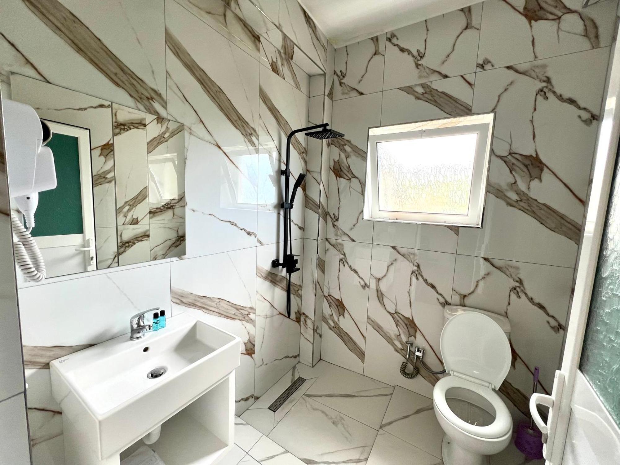 Redi'S Seaview Apartments Sarandë エクステリア 写真